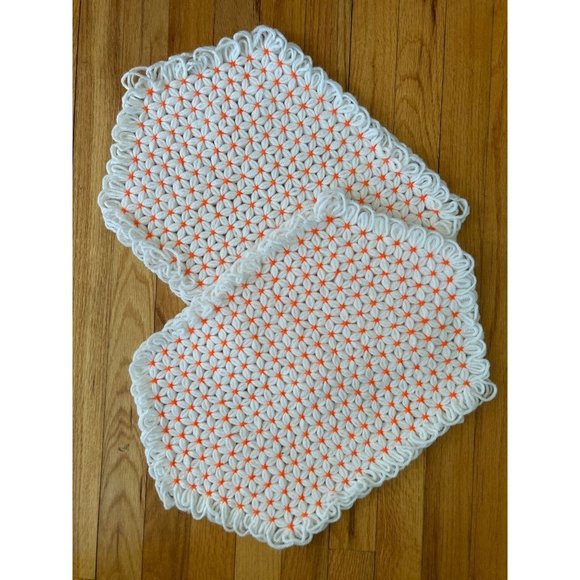 Unique 1970s Handmade Crochet Daisy Floral Pattern White and Orange Place Mats - Picture 1 of 5